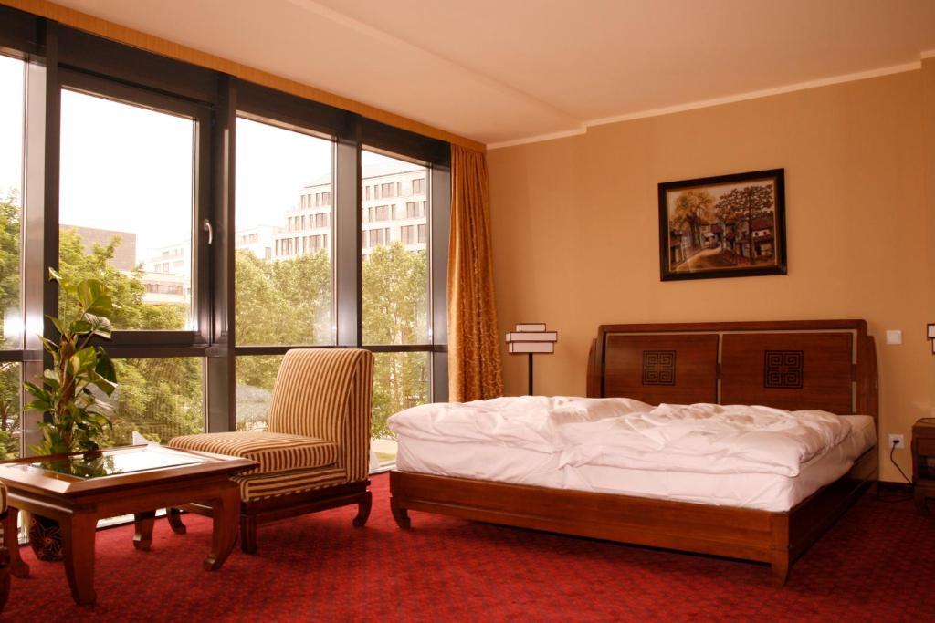 Halong Hotel Berlin Room photo
